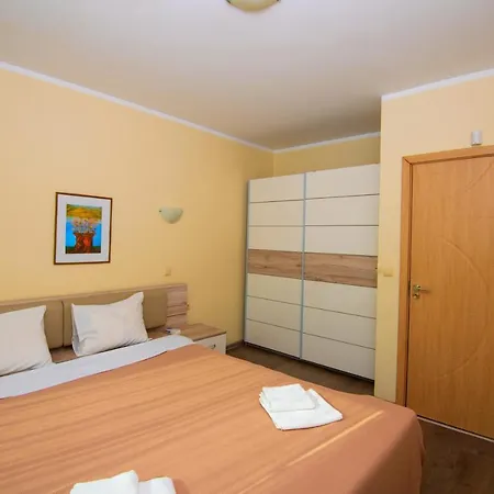 Evi 2 Apartment *